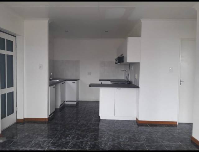 2 BEDROOM TOWNHOUSE RENTED IN LORRAINE